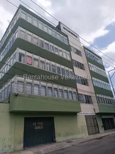 Raíza Suárez Vende 2 6 1 3 2 0 Oficina Con 3 Oficinas Individuales, Recepción, Área De Servicio, 1 Puesto De Estacionamiento, Centro De Barquisimeto