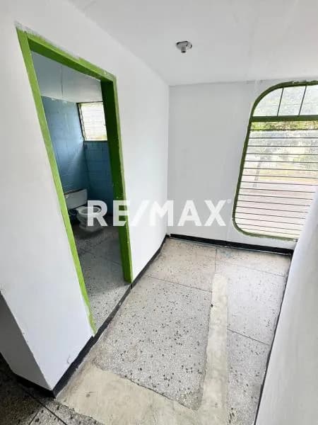 SE ALQUILA LOCAL B-2A EN EL EDIFICIO VILLA DEL MAR , AV LUCIO OQUENDO