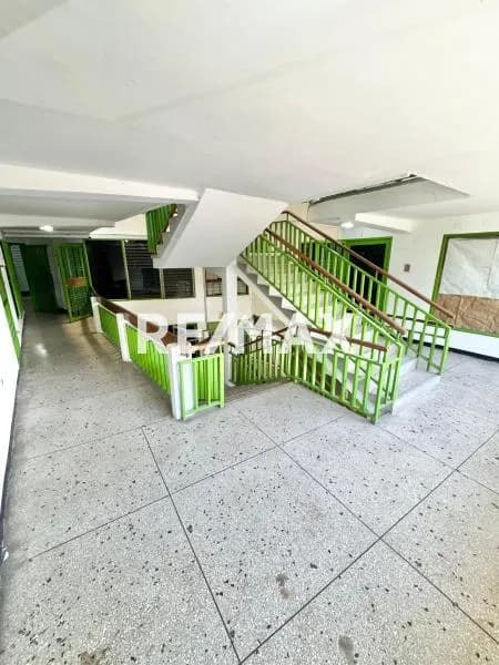 SE ALQUILA LOCAL B-1 EN EL EDIFICIO VILLA MAR , AV LUCIO OQUENDO