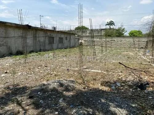 Edixon Curiel Vende Extenso Terreno En Quíbor, Excelente Oportunidad De Inversión, Con Estructuras De Fundación Para Iniciar La Construcción De Vivienda.