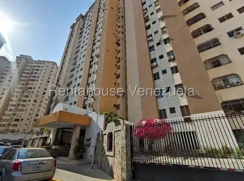 Norma Piña Rah Vende Hermoso Y Amplio Apartamento, Excelente Iluminación, Distribución Y Ubicación, En Prebo 1, Valencia. Cod. 26-15659 *** Solo Clientes Directos ***