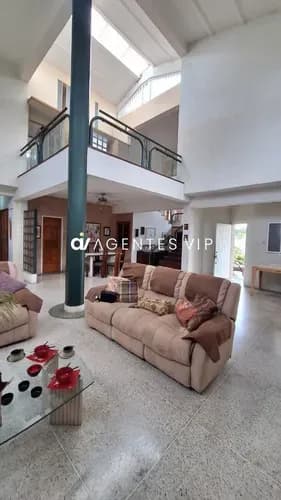 Casa Moderna En Las Avenidas