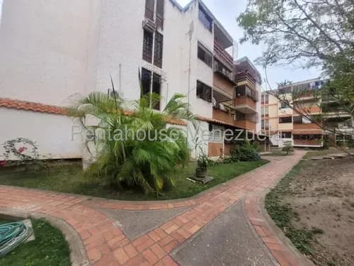 En Alquiler Amplio E Impecable Apartamento En Cabudare, María Valera, Espaciosa Sala, Ideal Para El Confort Familiar,