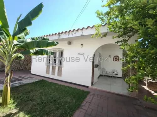 Amplia Casa En Venta En La Estrategica Urb El Centro 448 Mts De Terreno 26-12697 Hc