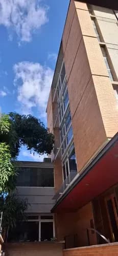 Jc - Edificio Comercial En Venta / Ideal Clínica / Oficinas / 6 Niveles. Ubicación Estratégica. El Rosal