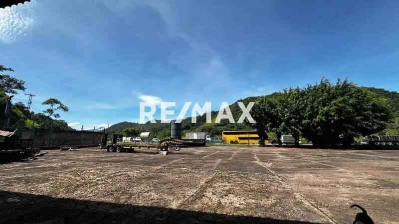 Se Alquila Galpón comercial en la Troncal 5, al lado de la bomba cordillerana, sector Sabaneta