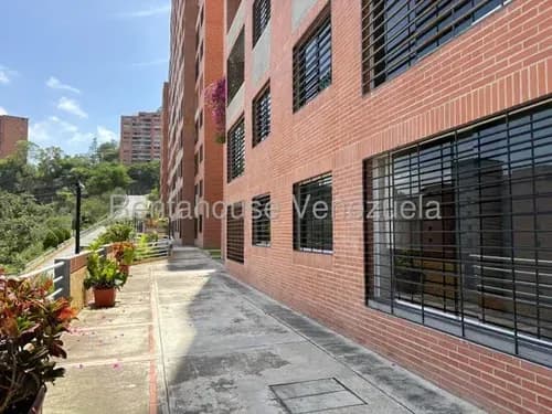 Apartamento En Alquiler, Mls 26-21521. Ycl.