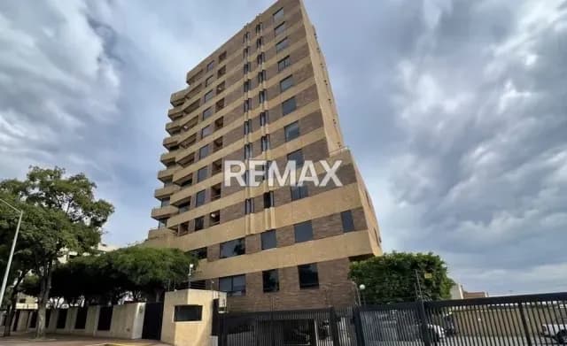 ALQUILA APARTAMENTO EN RES.CERRO ALEMAN