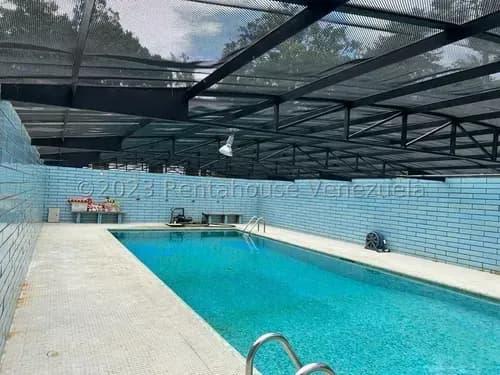 (cliente Directo) Venta 24-2780 Fabulosa Casa Con Gimnasio Personal Con Sauna Y Ducha, Sótano Con Bar.
