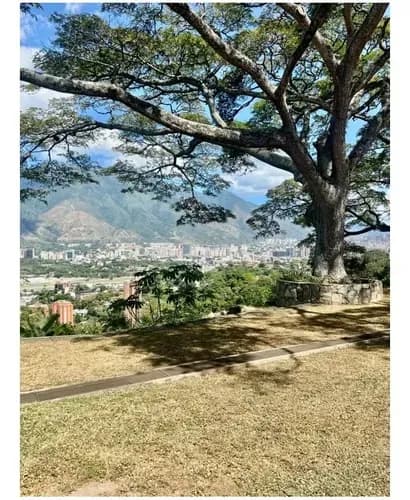 Vendo Casa Con Bellisima Vista Al Avila 3000 M2 De Terreno