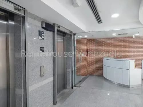 Buscas Una Oficina Amplia, Cómoda Y Perfectamente Distribuida En Un Condominio Cuidado Con Esmero? Esta Increíble Oficina Espera Por Tí. Belkis Código 25-8299
