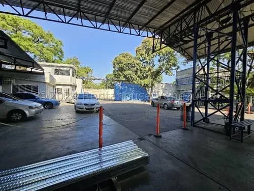 Terreno De 2.753 M2 Ubicado En La Entrada De La Julia, A Pocos Metros De La Av. Intercomunal. 25-16811 Ir