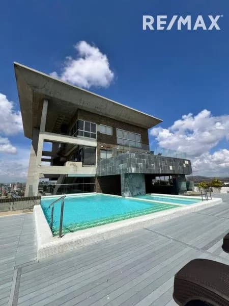 En venta apartamento duplex obra blanca en Parque La Musica