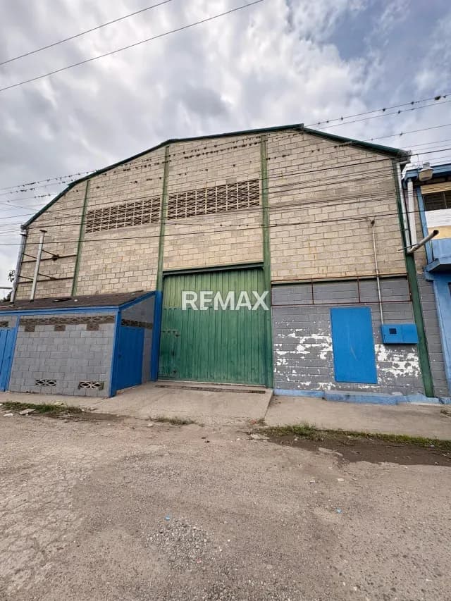 En Venta Galpón con local comercial en San Francisco Zona Noroeste