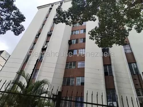 Julio Latouche 26-18465 Apartamento En Venta Prebo Valencia, De Gran Tamaño 110 Metros, Piso Bajo, Al Frente Del C.c. Shoping Center.