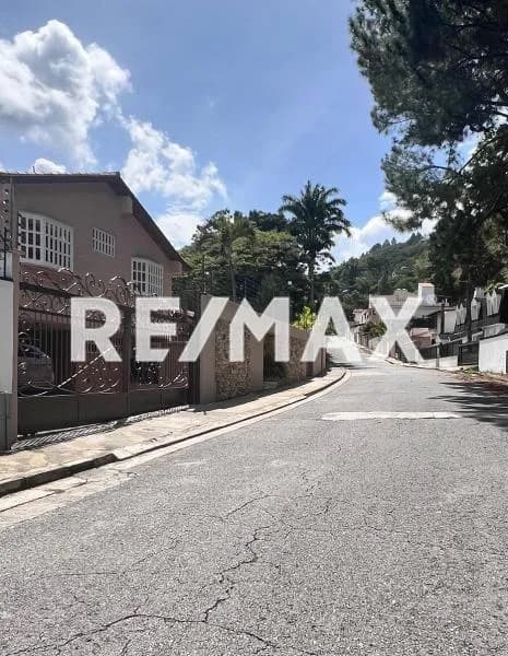 VENTA DE CASA EN LOMAS DE PRADOS DEL ESTE