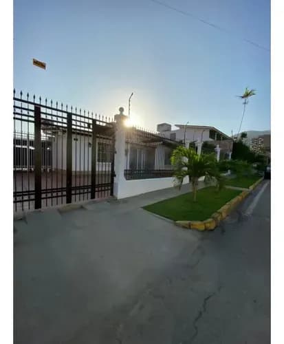 Se Vende Casa 176m2. La Guaira. Caribe