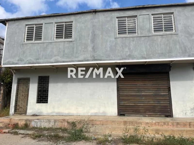 Local en Avenida Padilla, Detrás de Panorama. En venta