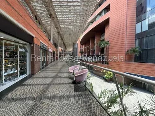 Local En Alquiler Con Baño Privado Y Ubicación Exclusiva En La Castellana #26-18655