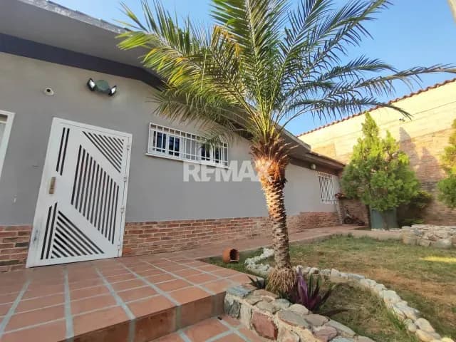 Espléndida casa en Lomas del Este