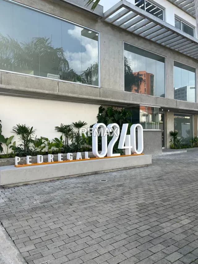 HERMOSO APARTAMENTO EN VENTA EDIFICIO PEDREGAL 0240