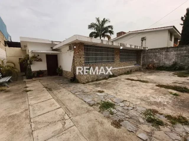 VENTA CASA PARA REMODELAR , URBANIZACION SAN MIGUEL , ENTRADA POR LA CALLE MARIÑO Y POR LA AVENIDA ARAGUA