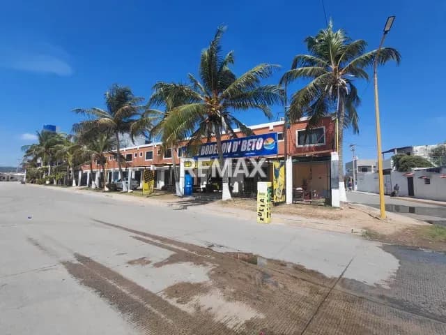 Vende: Oportunidad Premium de Inversión Frente al Mar | Complejo Mixto de 872 m² en el malecón Chichiriviche.
