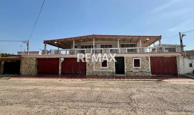 VENDO CASA EN LA URB MOPNTE BELLO