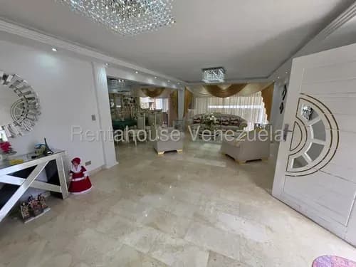 Af- Casa En Venta En Macaracuay, Amplia, Dúplex, Ubicada En Calle Cerrada Con Vigilancia