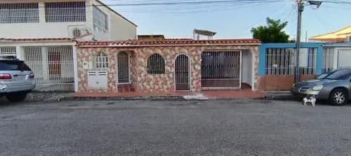 Se Vende Casa Con Anexos En Las Trinitarias, Maturin