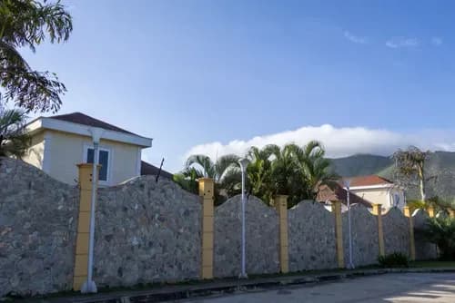 Casa Familiar En Urb Exclusiva De 16 Casas Distribuida En Dos Pisos Comoda, Lujosa Y Lo Mas Importante Es Que Cuenta Con Planta Electrica Para Toda La Urb Y Tambien Con Pozo De Agua Privado