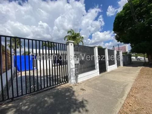 Gabi Alquila Local Multiproposito, En Barquisimeto Centro Este, Cod 26 19186, En Optimas Condiciones, Con Modernos Acabados, Y Todos Los Servicios Basicos.