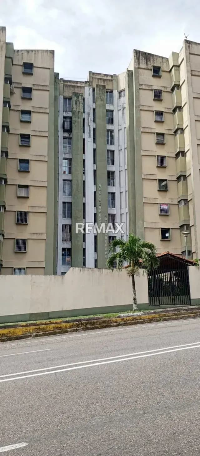 En Alquiler Apartamento Amoblado en Residencias los Jabillos. Avenida Principal de los Kioskos