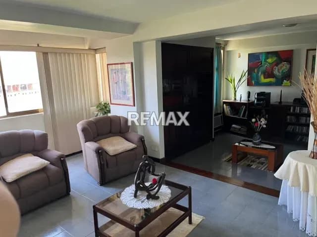 APARTAMENTO EN AV EL MILAGRO FRENTE A LA VEREDA