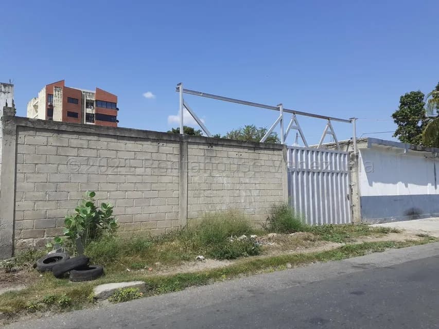 Terreno (Comercial) en Venta en Zona Centro, Aragua