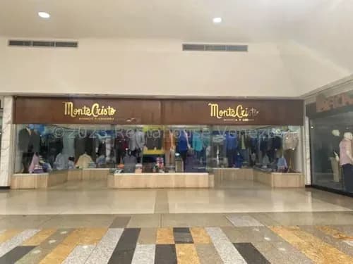 Tn Mls #24-5041 Excelente Ubicación En Emblemático Centro Comercial!
