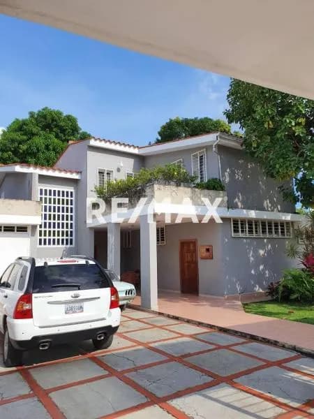 QUINTA EN VENTA, UBICADA EN URBANIZACION LA FLORESTA