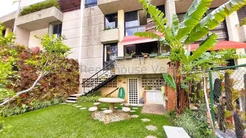 Tg Townhouse En Venta En La Boyera, 372 Mts2, Moderno, 4 Puestos, Varios Maleteros, Cuarto De Chofer 24-16218