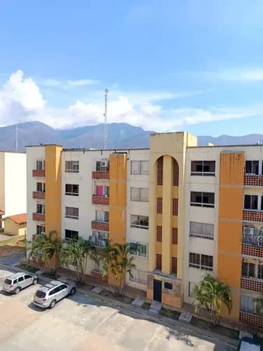 Cómodo Apartamento Semi-amoblado De 59 M2 En Cuarto Piso Con Aire Acondicionado, Cocina Empotrada Y Pozo Propio Residencias Valles Del Nogal, Municipio San Diego Mb-ind