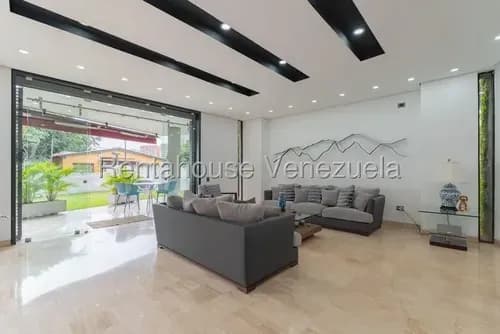 Majestuosa Casa Remodelada En Santa Eduvigis - 26-11945 Angiee