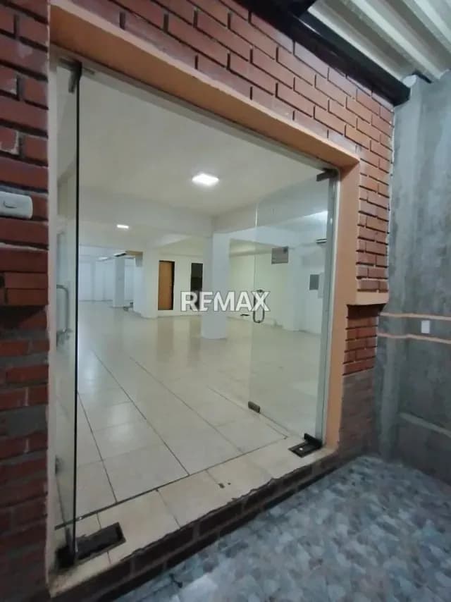 En Alquiler local comercial duplex en pleno centro de Valera