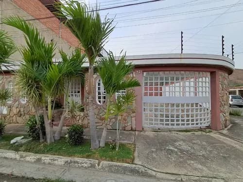 Casa En Venta, Urb. La Esmeralda. San Diego. Valencia. Mg-23