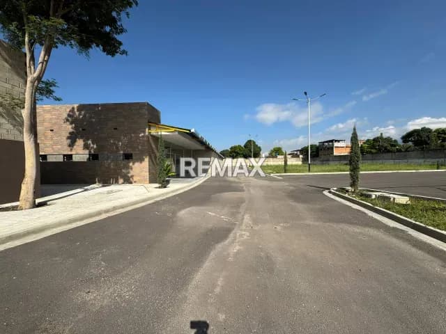 Terreno Propio + Galpon + Local + Desarrollo en proyecto
