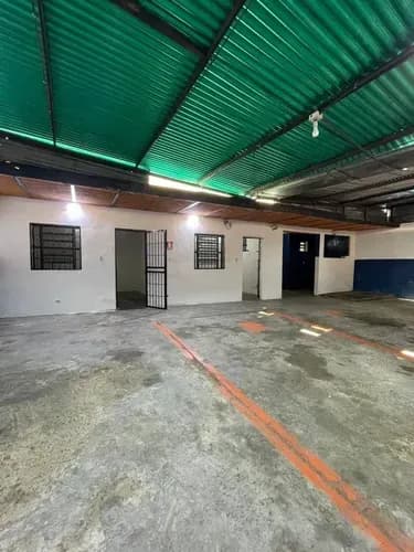 Galpon Comercial En Alquiler Av Bolivar De Naguanagua A Pie De Calle Jc-lp