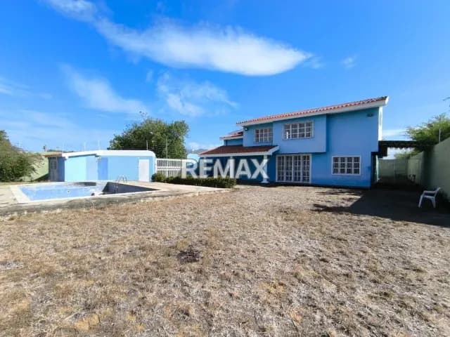 AMPLIA CASA CON GRAN TERRENO EN VENTA, JUAN GRIEGO, ISLA DE MARGARITA