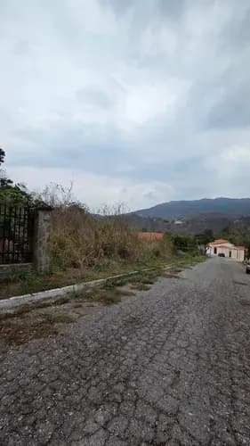 Venta De Terreno En Urb. Carialinda. 1238m2.