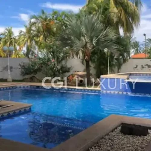 Cgi+ Luxury Lecheria, Vende Casa En La Urb. Las Villas.