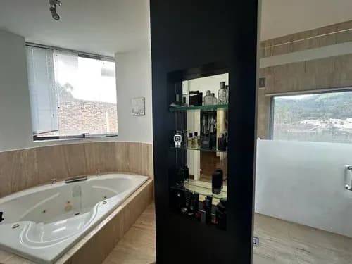 Ofrecemos En Venta Bella Casa De Esquina En Guataparo Country Club (solo Clientes) 326740