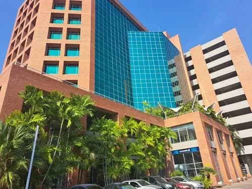Oficina Empresarial En Alquiler En Centro Empresarial Lechería (cel)