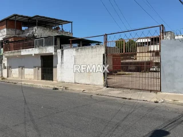 Atencion Inversionista y Constructores: Excelente Oportunidad de inversion y remodelacion. Edificio Multifuncional, Comercial y Residencial